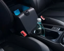 mg5_me_15l_cvt_del_black_interior_central_storge_box